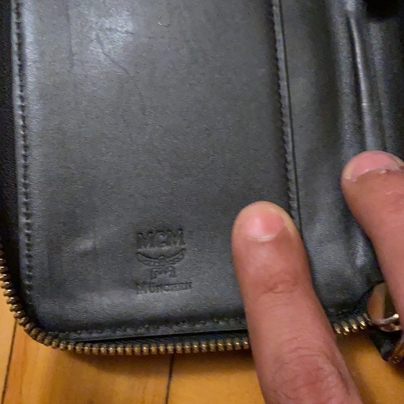 Authentic MCM wallet (UNISEX) - Picture 6 of 9